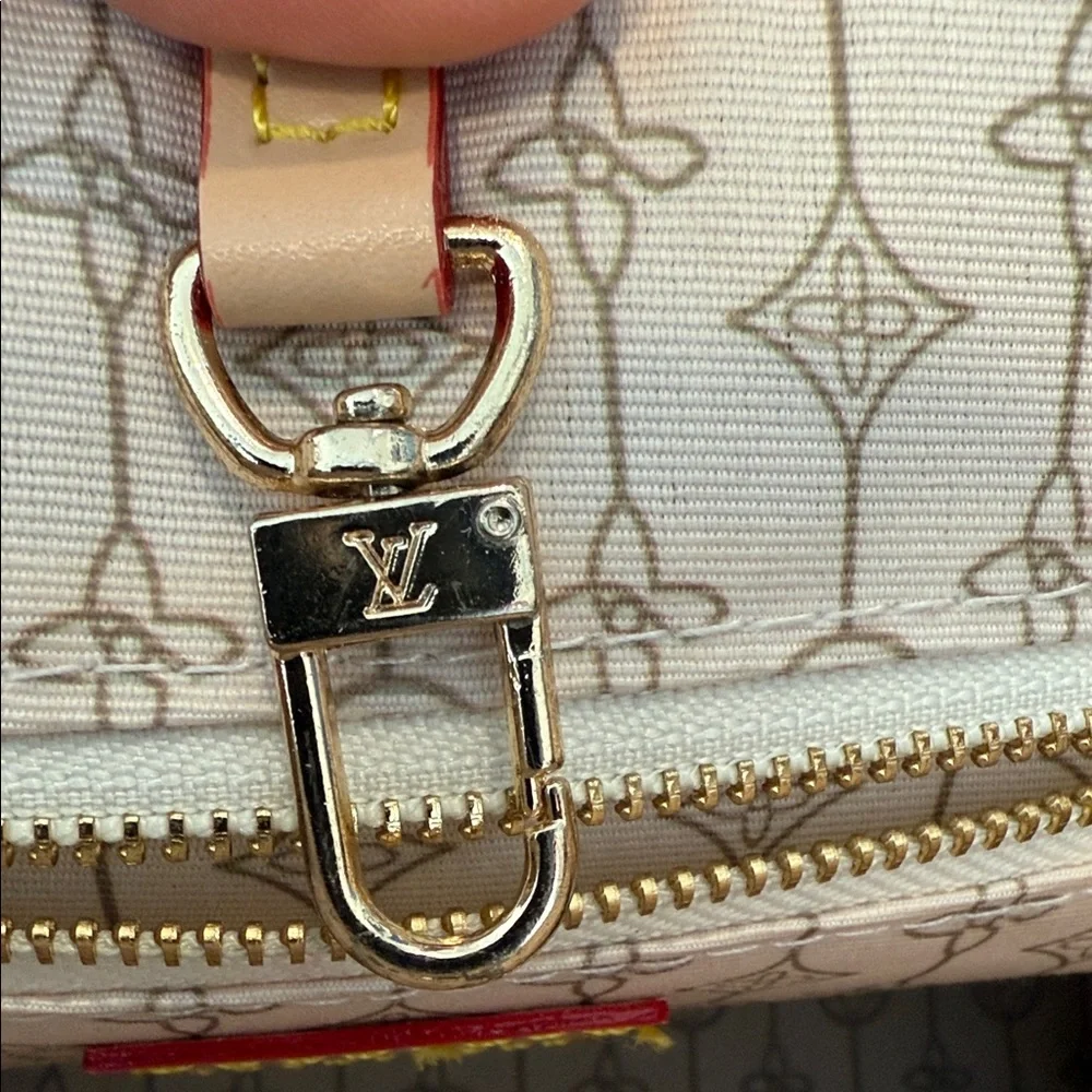 Louis Vuitton OnTheGo MM - Picture 14 of 16